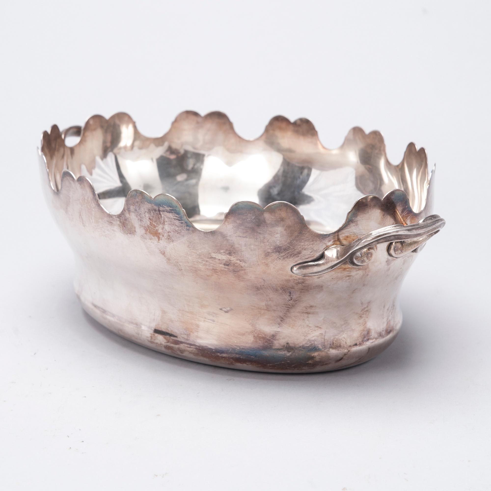 GLASSKÖLJARE,  försilvrad, 1900-talets första hälft.