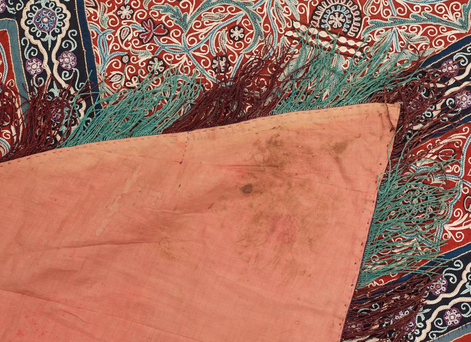 SEMI-ANTIQUE RASCHT HORSE COVER. 142,5 x 218 cm.