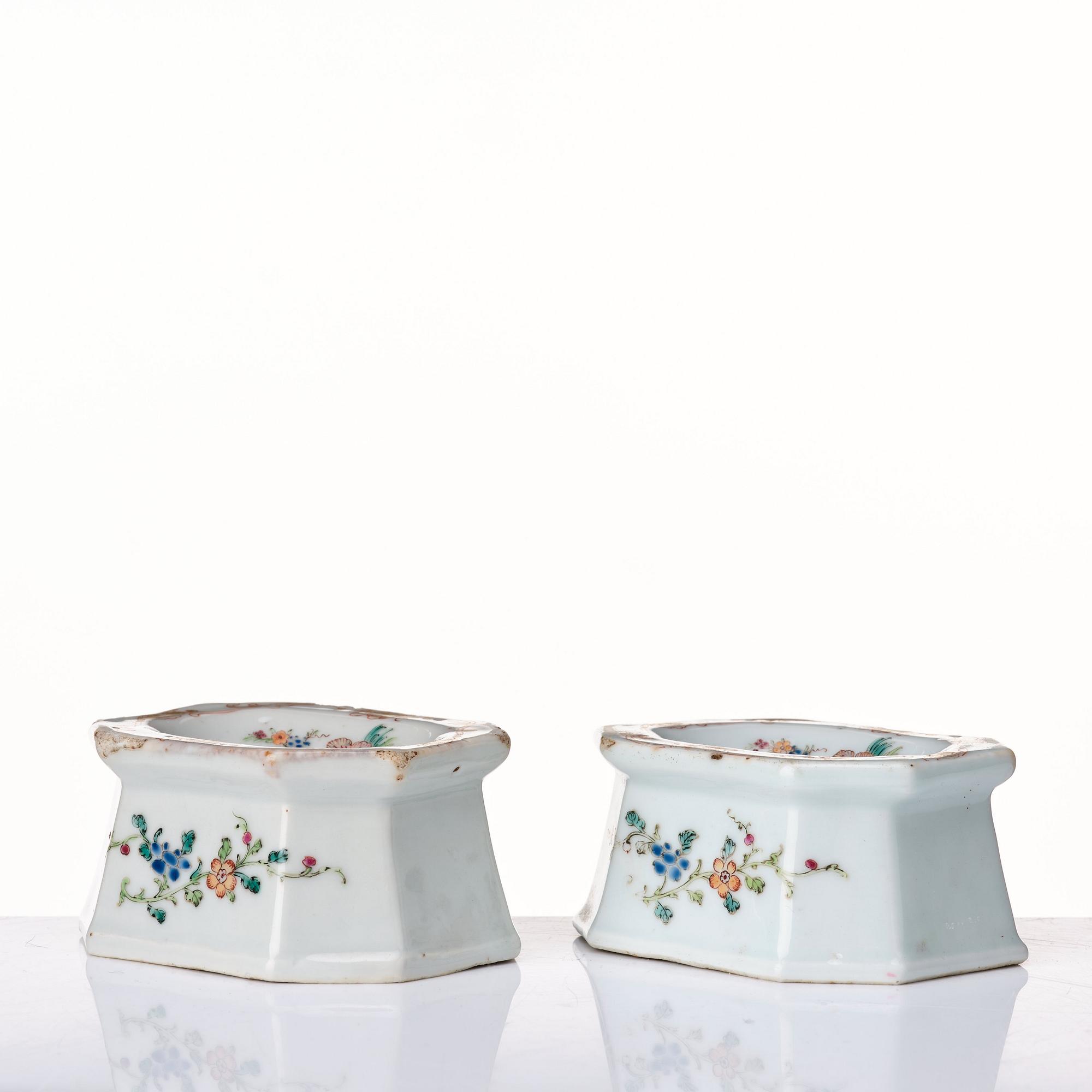A pair of famille rose armorial salts, Qing dynasty, Qianlong (1736-95).
