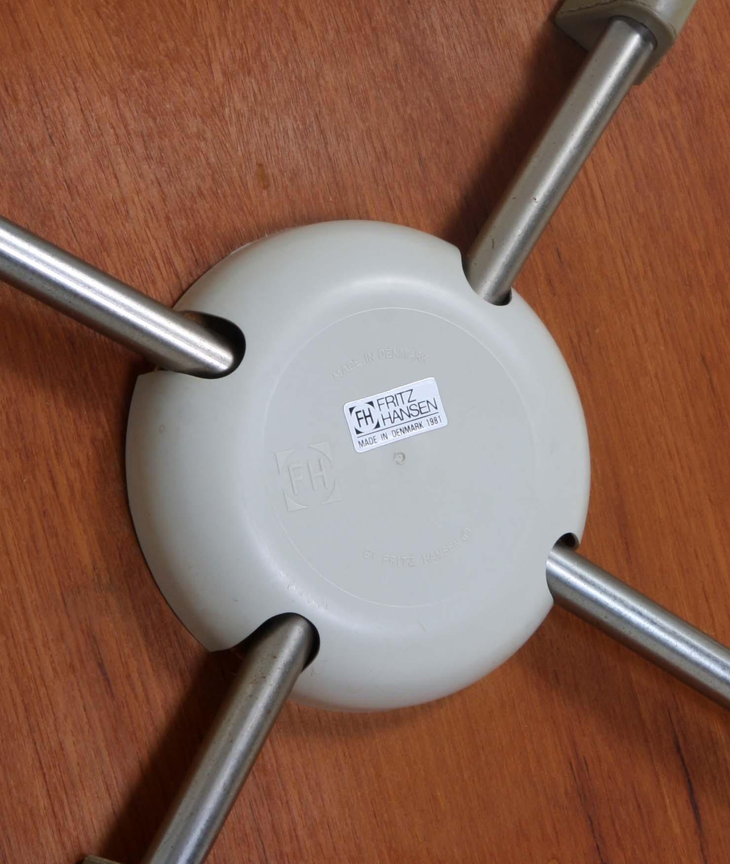 STOLAR, 4 st, "Sjuan", Arne Jacobsen, Fritz Hansen.