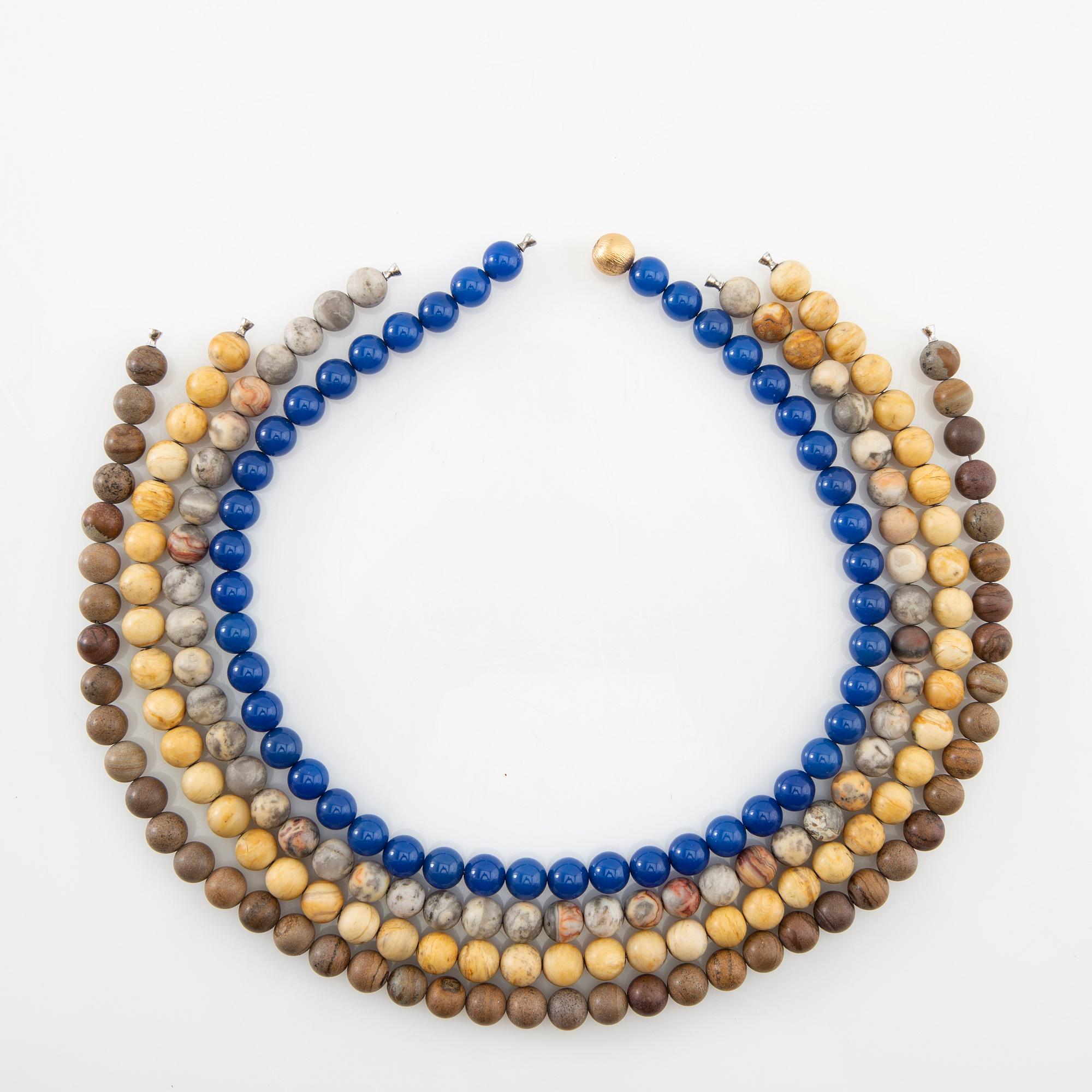 Ole Lynggaard, clasp in 18K gold with 4 pieces of stone necklace.