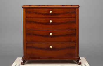 BYRÅ, mahognyfanerat, senempire, 1800-talets senare hälft.