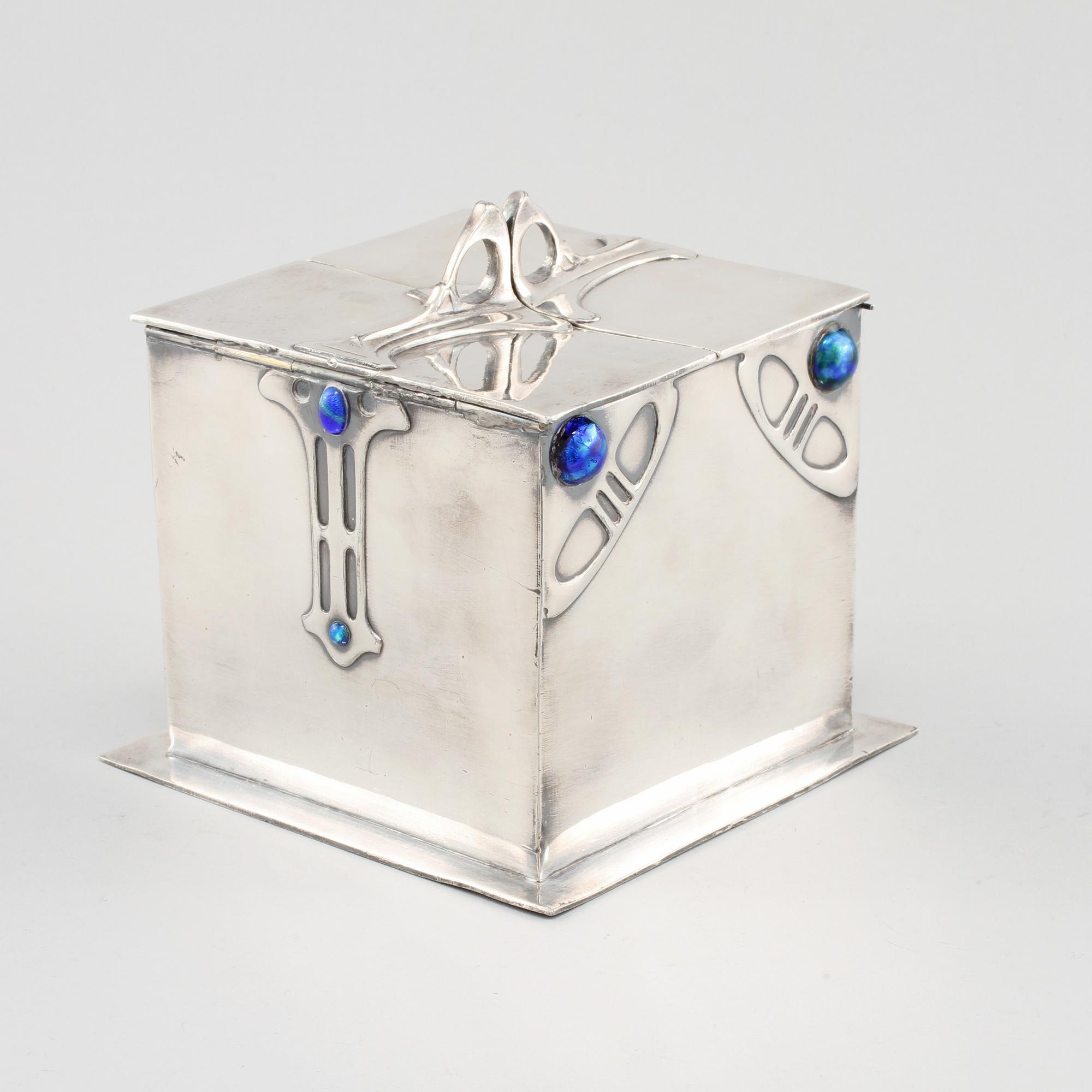 SKRIN, försilvrat tenn, Bitter & Gobbers, Metallwaren Fabrik (B&G Imperial), Krefeld, Tyskland, jugend, omkring 1900.