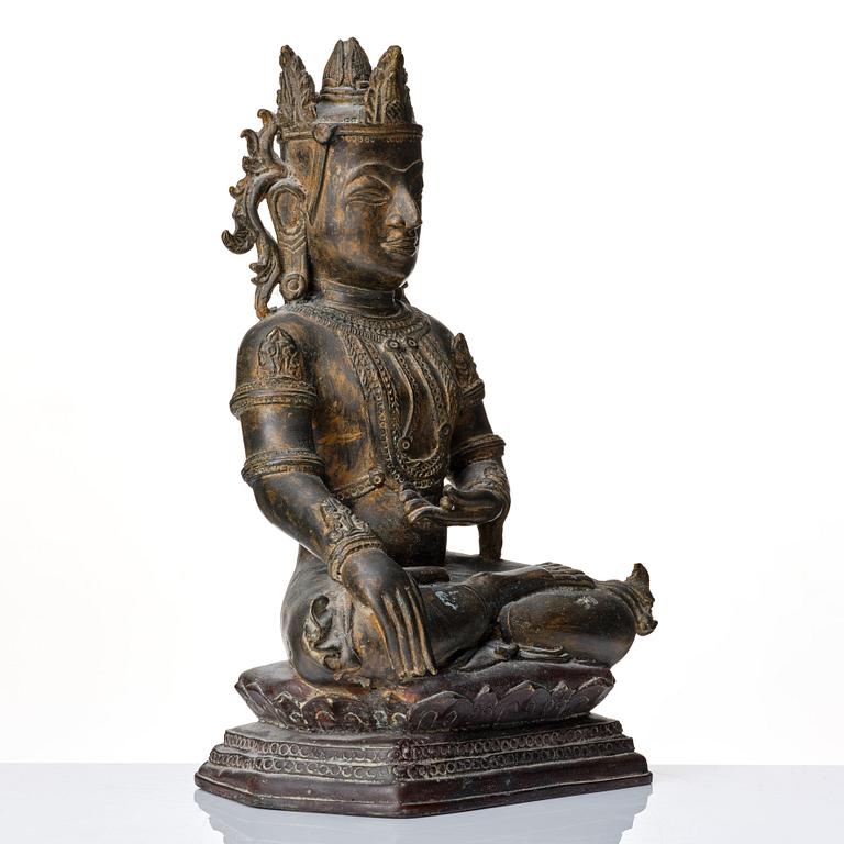 A Burmese bronze figure of a crowned buddha, 18th Century or older.