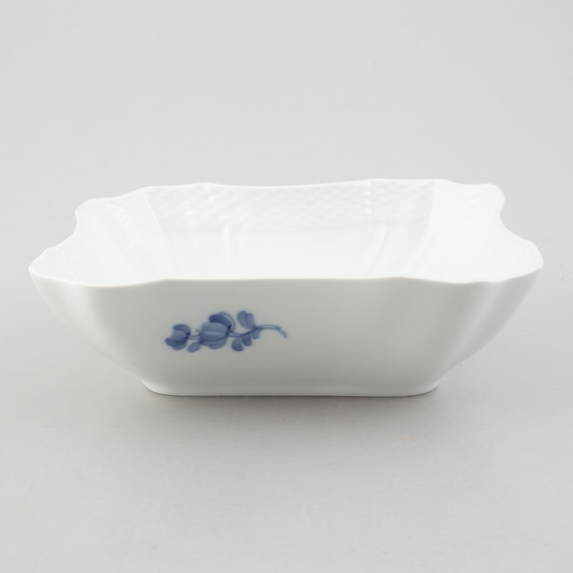 Servisdelar, 40 st, porslin, "Blå blomst", Royal Copenhagen, Danmark.