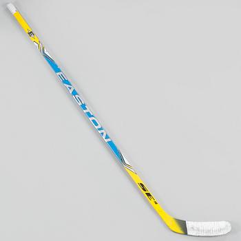 KLUBBA SIGNERAD AV PETER FORSBERG, använd under OS i Vancouver 2010.