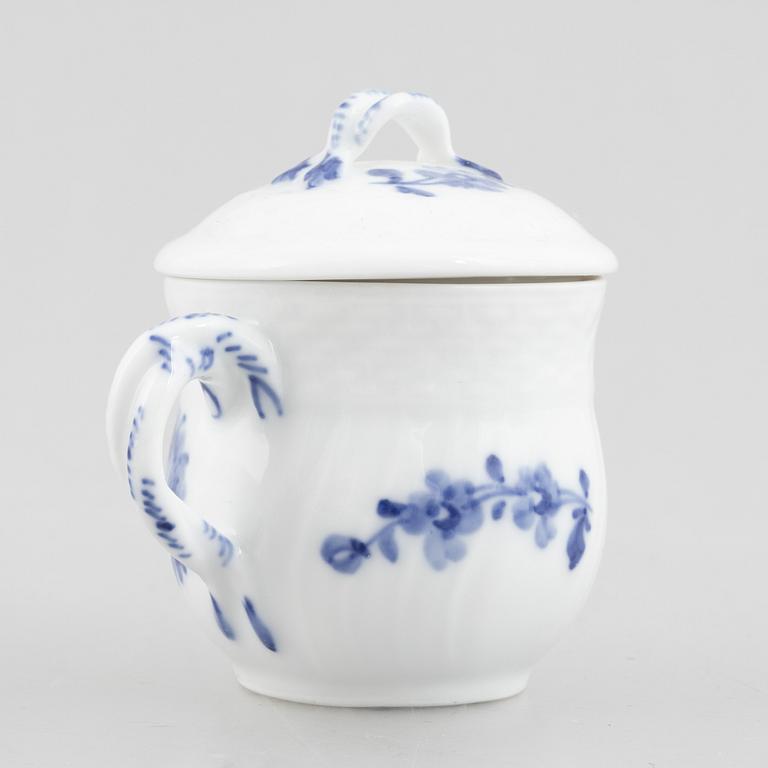 Royal Copenhagen, cremekoppar med lock och fat, 12 st, samt bricka, porslin, "Blå Blomst", Danmark.