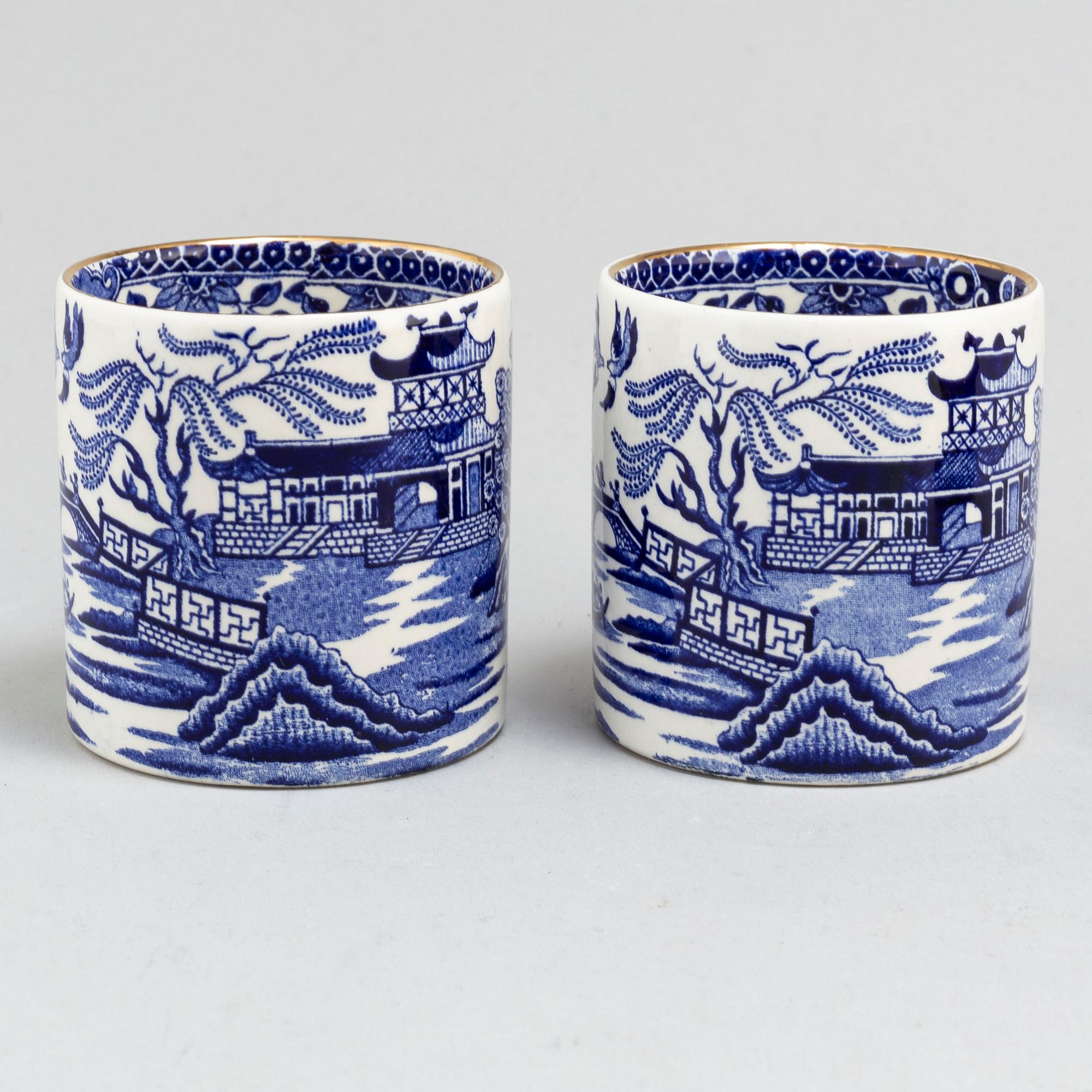 MULBERRY, a Mulberry Picnicbasket with tableware.