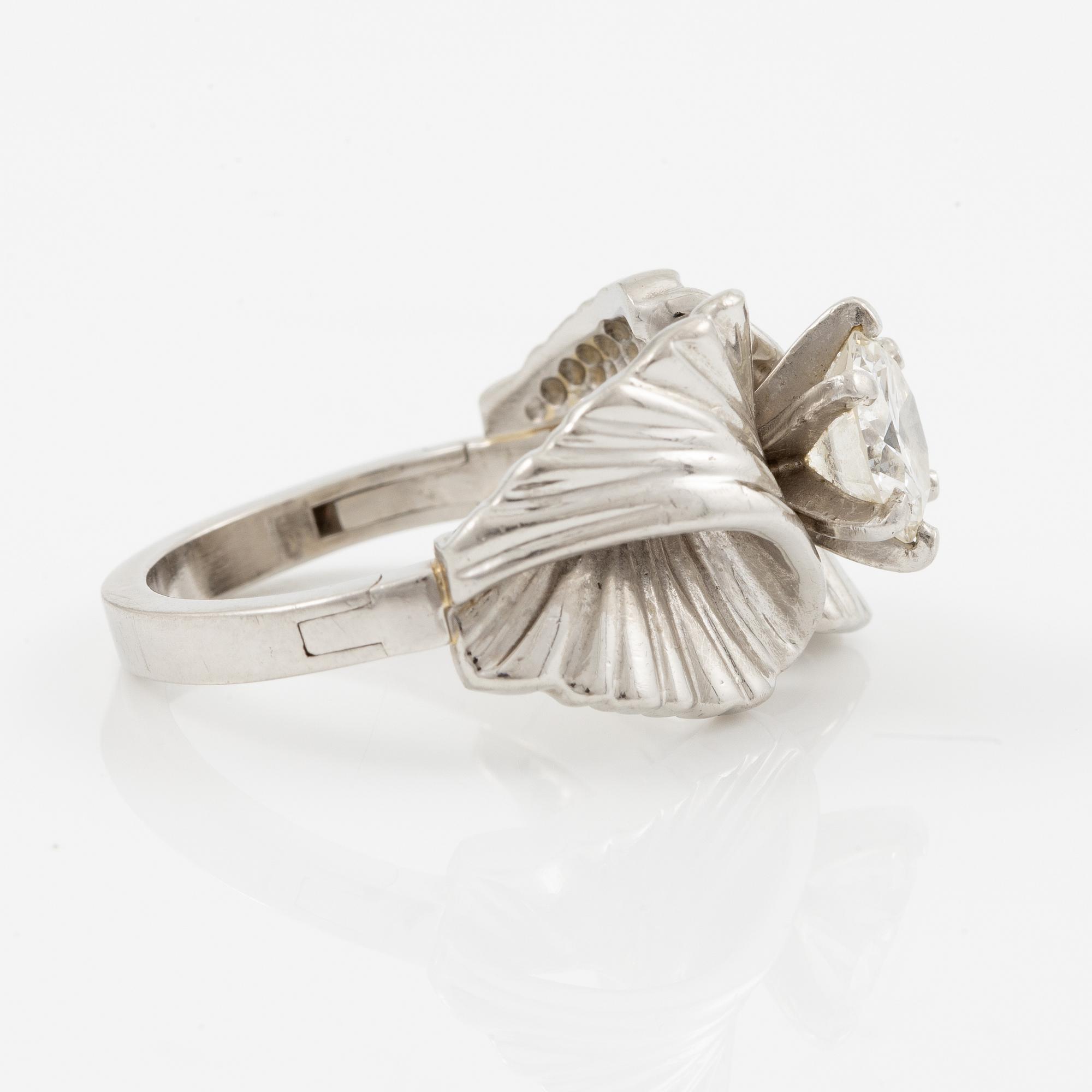 Ring, platinum with a brilliant-cut diamond approximately 1.50 ct.