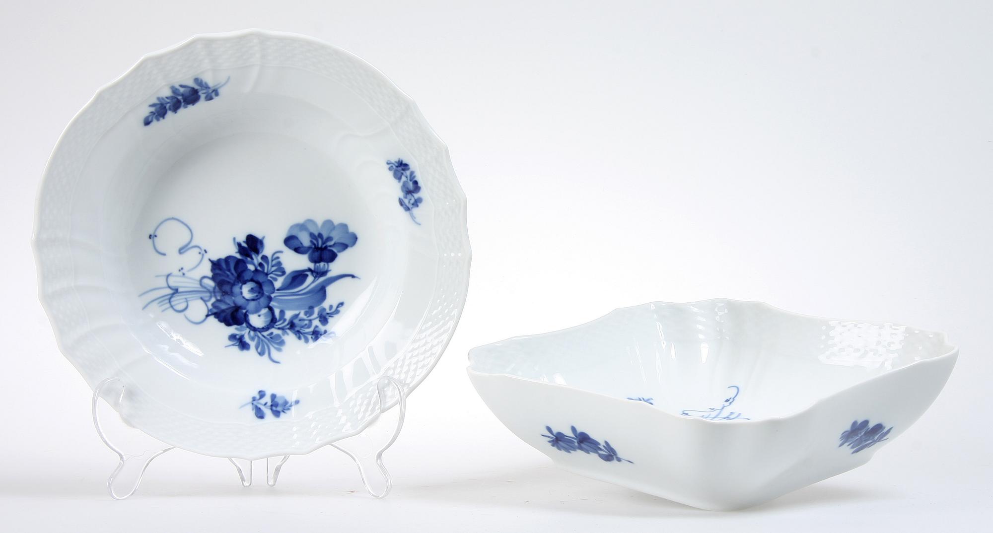 MATSERVIS, 44 delar, porslin, "Blå blomst", Royal Copenhagen.