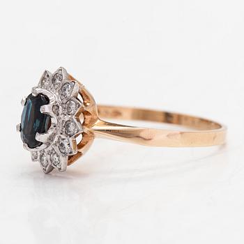 Ring, 14K guld med safir och diamanter tot. ca 0,12 ct. Kultakeskus, Tavastehus, 1994.