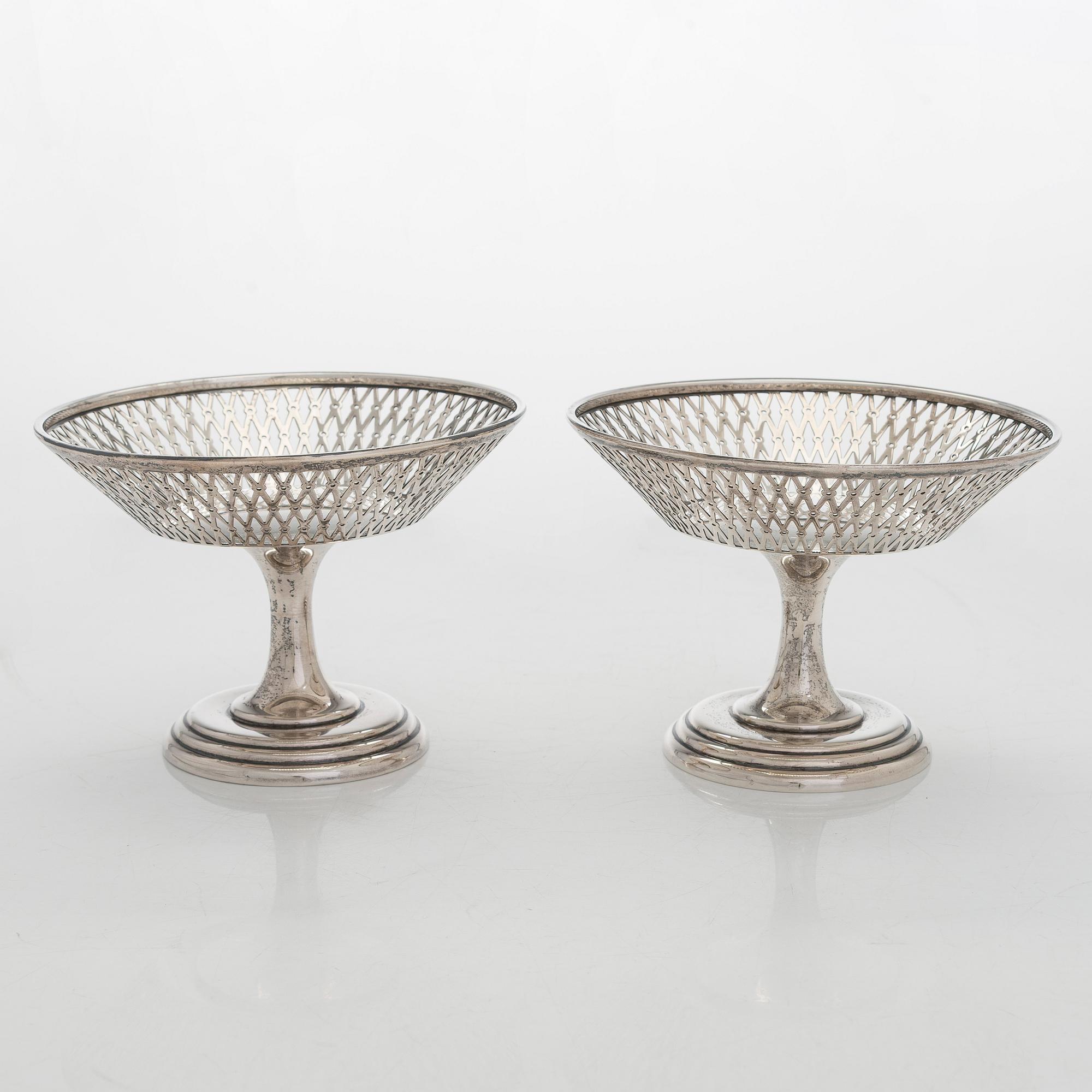 Serveringskålar med gallerkant, ett par, sterlingsilver, Birmingham, England 1911.