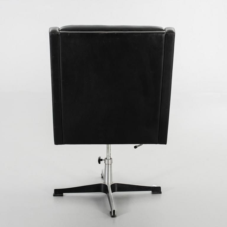 A EKSELIUS CHAIR.
