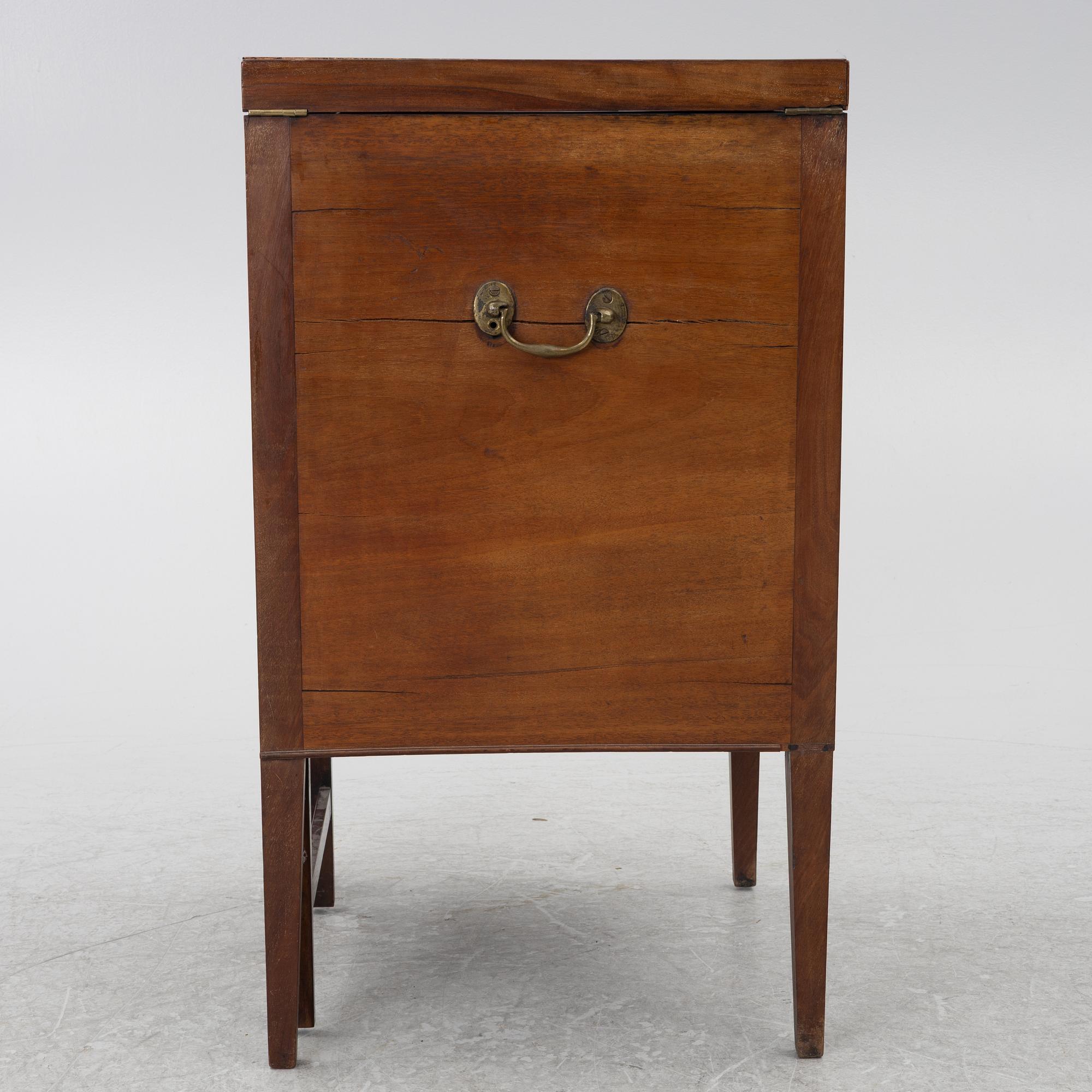 Washbasin, England, circa 1800.
