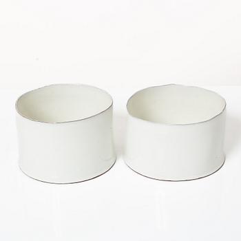 Kennet Williamsson, fyra keramiska objekt, varav tre signerade.