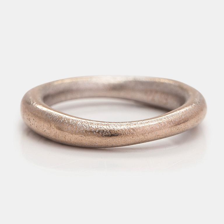 Ole Lynggaard, Ring "Love 3", 18K vitguld. Danmark.