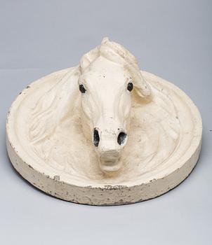 VÄGGSKULPTUR, gjuten stenmassa/betong.