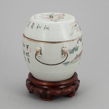 KÄRL med LOCK, porslin, Kina ca 1900.