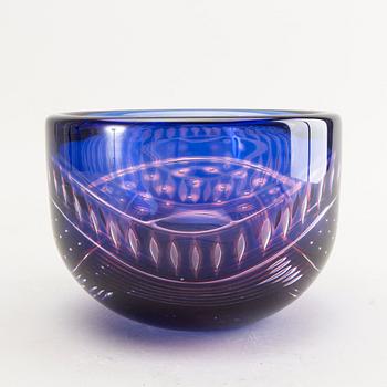 Jan Johansson, a signed Ariel Orrefors glass bowl.