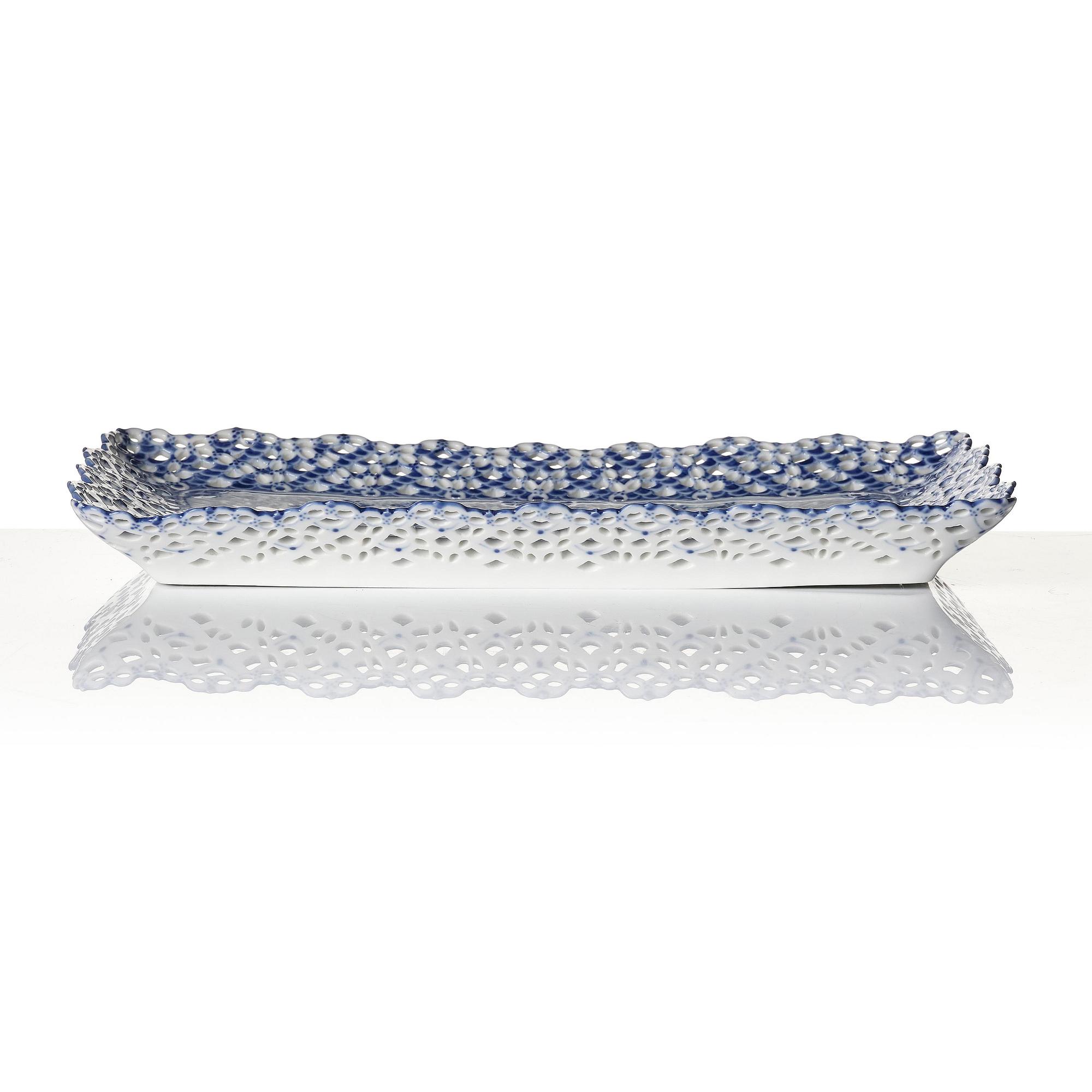 A Royal Copenhagen 'Musselmalet' / 'blue fluted full lace' tray, Denmark, 1893-1900.