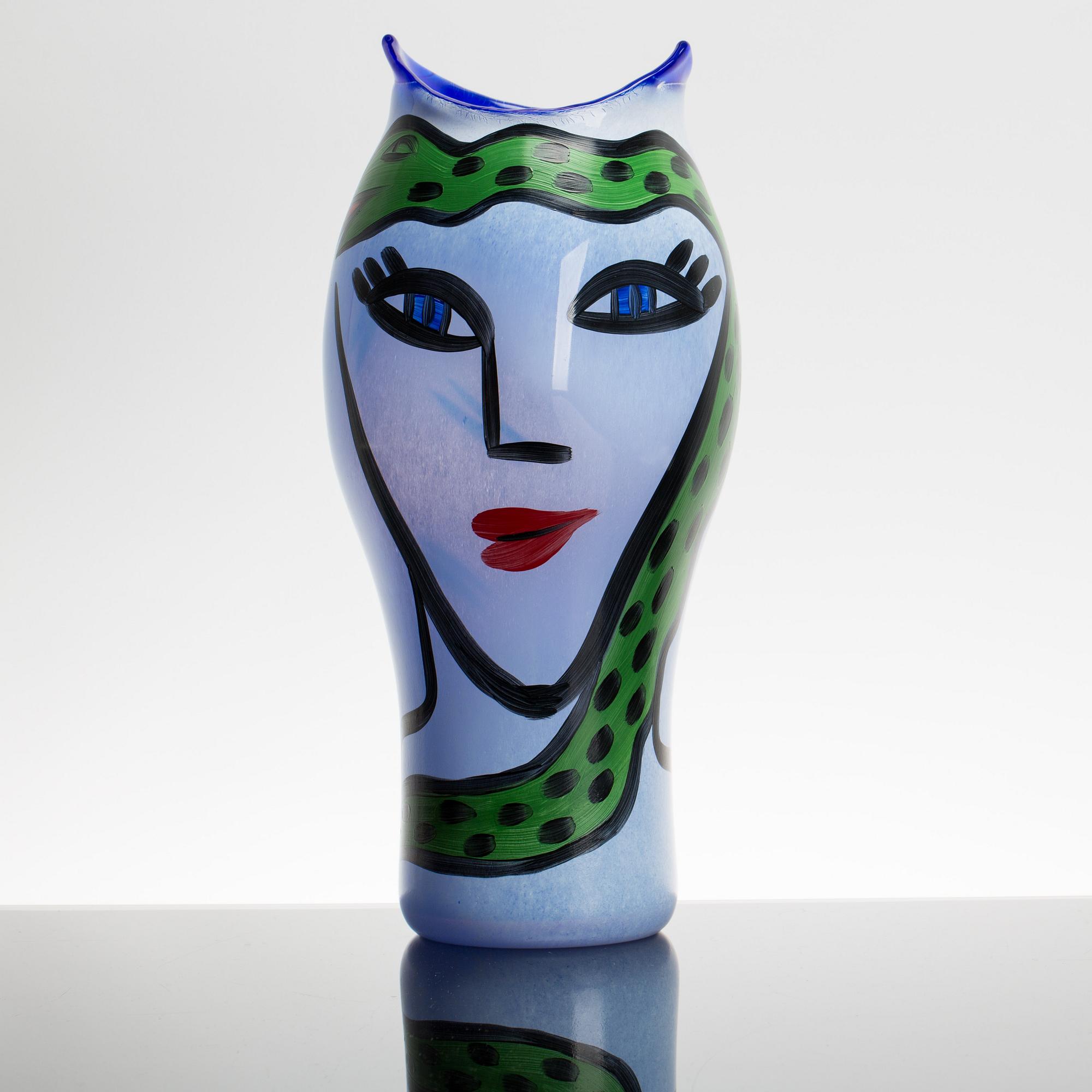 ULRICA HYDMAN-VALLIEN, a sigend Kosta Boda glass vase.