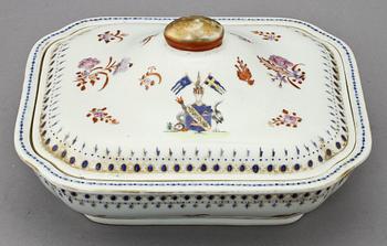 KAROTT MED LOCK, porslin, Samson, 1900-tal.