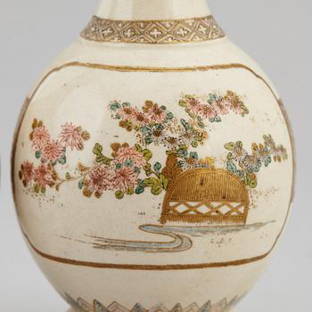 A pair of satsuma vases, Japan, Meiji (1868-1912).