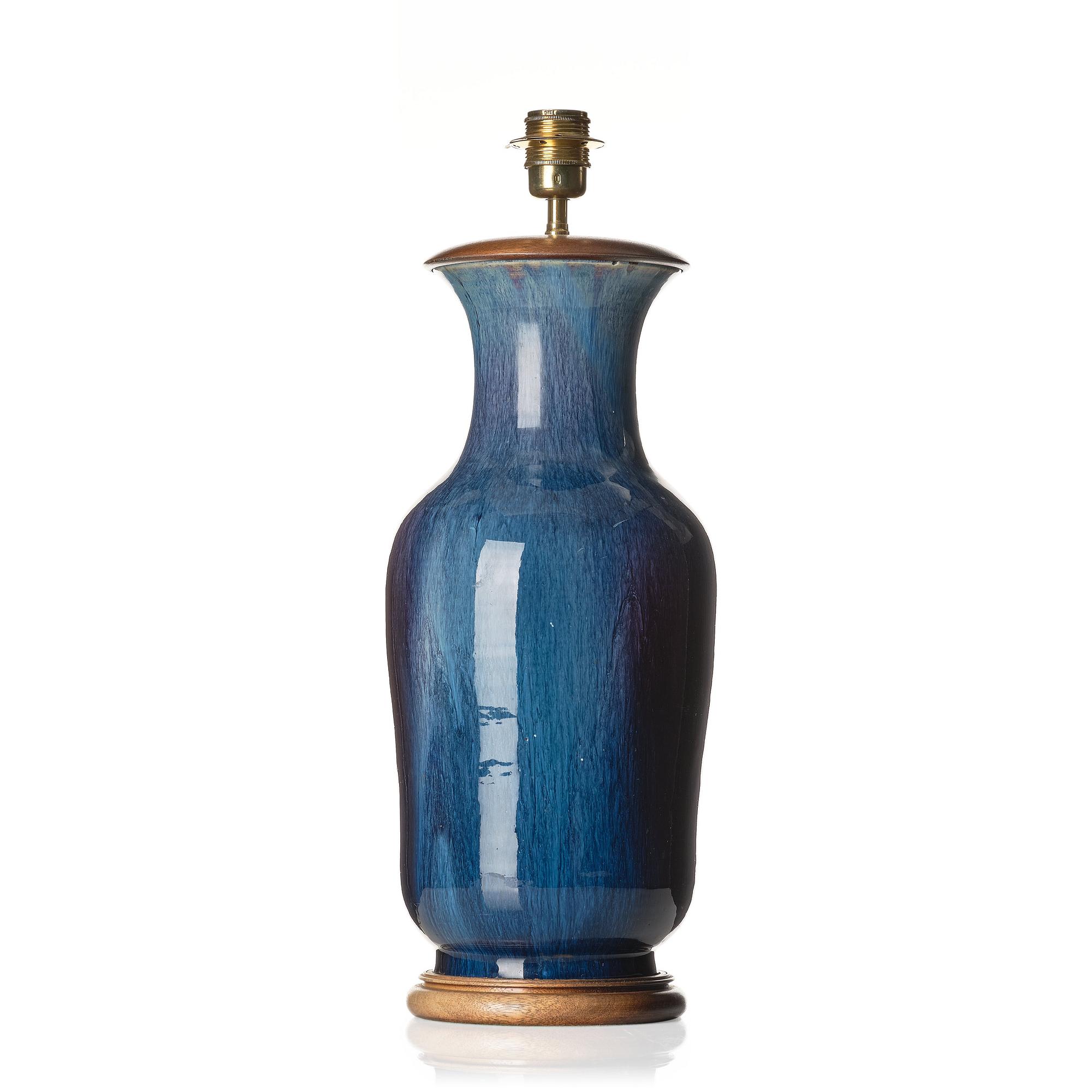Vas, porslin. Qingdynastin, 1800-tal.