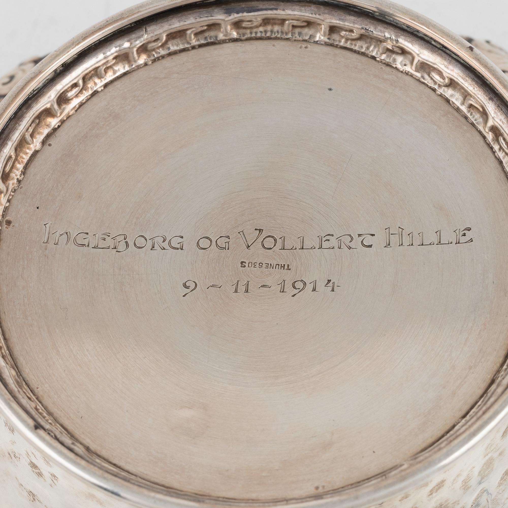 A Norwegian art nouveau silver bowl bearing the mark of NM Thune, early 20th Century.