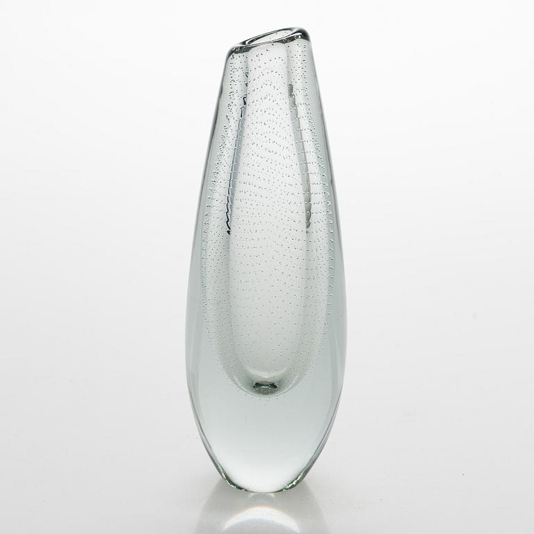 Gunnel Nyman, a vase signed G. Nyman Nuutajärvi Notsjö, unclear date.