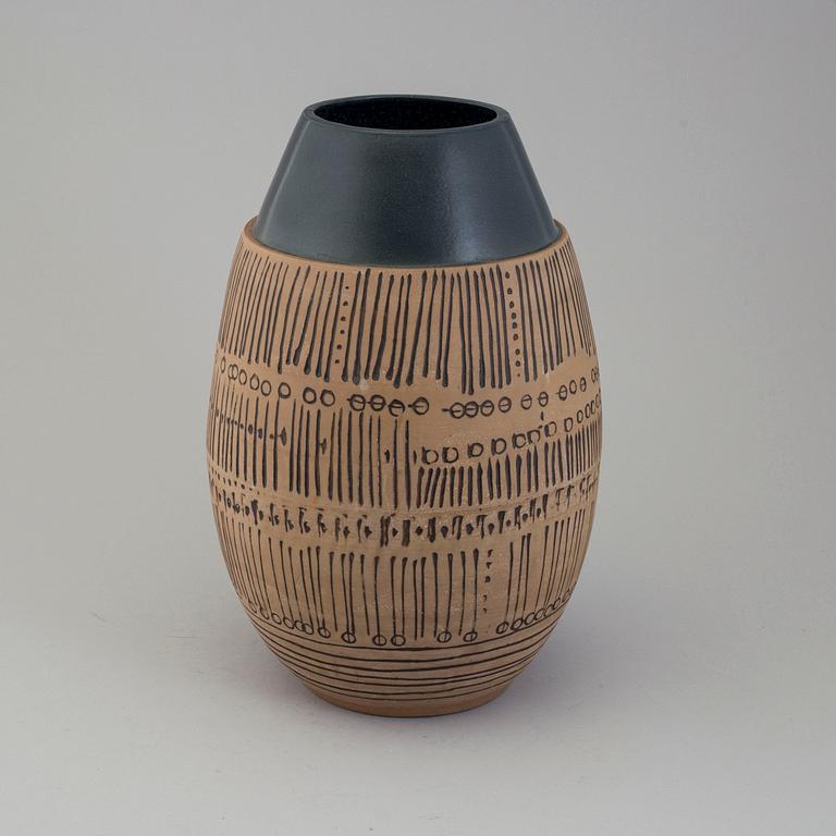 LISA LARSON, vas, "Grenada", stengods, Gustavsberg, formgiven 1959.