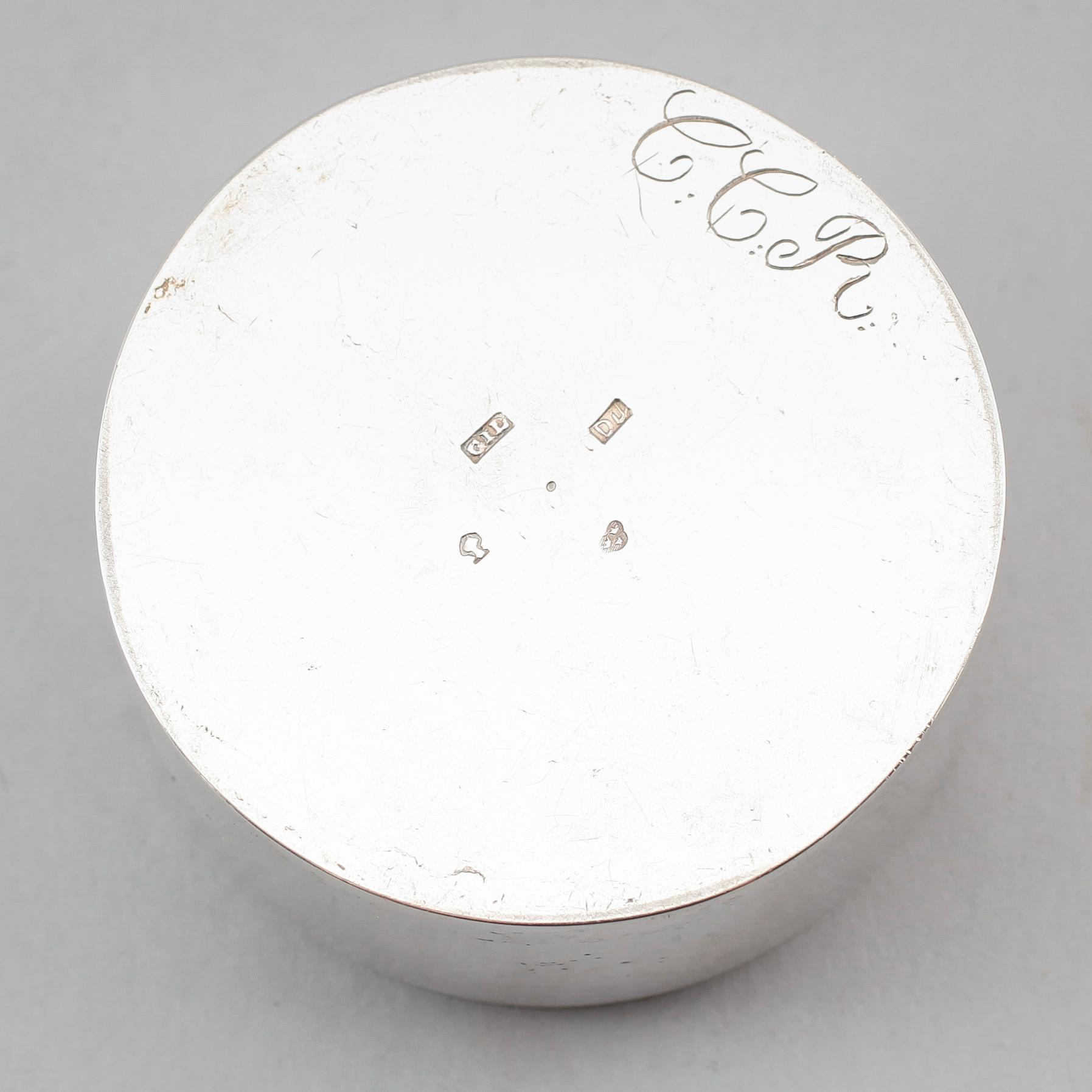 LOCKDOSA, silver, Gustaf Israel Lyberg, Eksjö 1834. Vikt ca 998 gram.