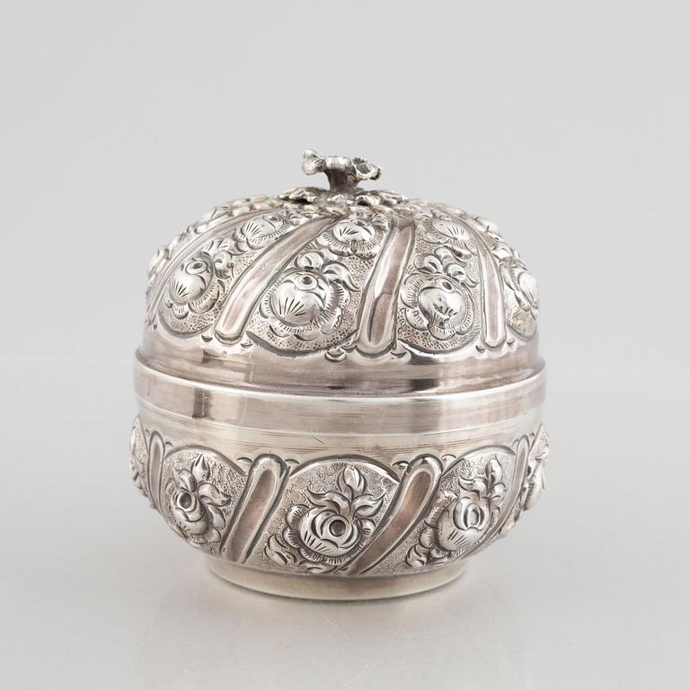 Dosa med lock, silver, 1900-tal.