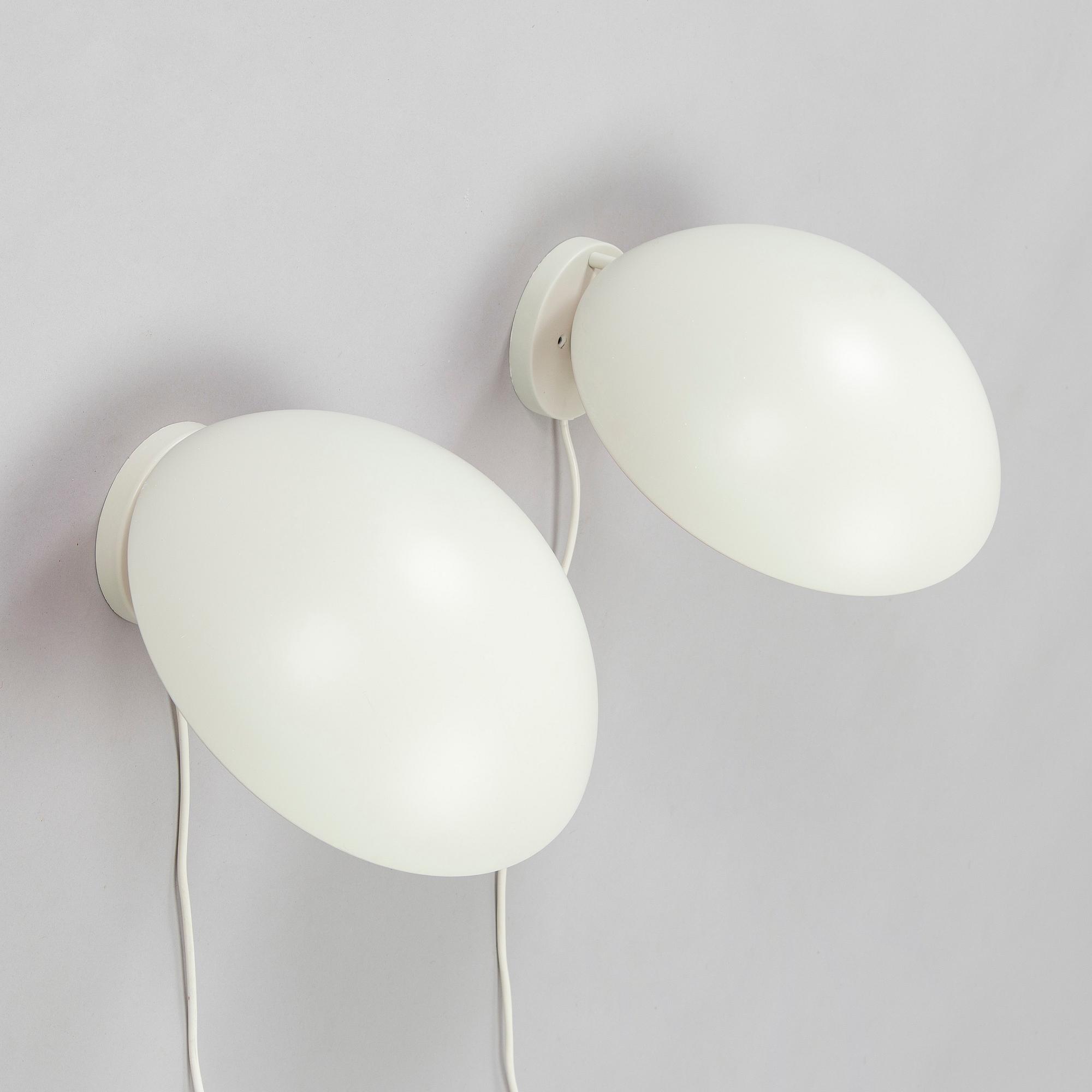 Louis Poulsen, seinävalaisinpari, malli 33058/"PH Hat", Tanska.