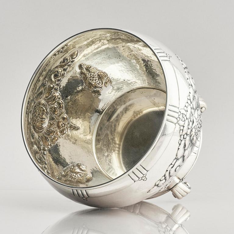 A Swedish early 20th century art nouveau silver centerpiece bowl, mark of Karl Anderson, Stockholm 1916.