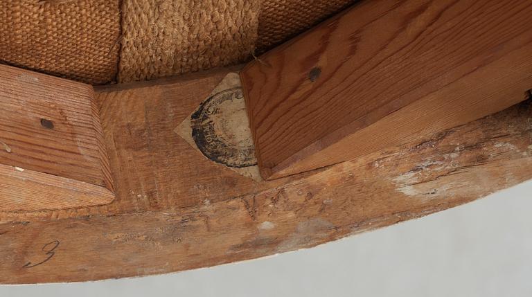 KARMSTOL, gustaviansk, med Stockholms stolmakareämbetes sigill, 1700-talets andra hälft.