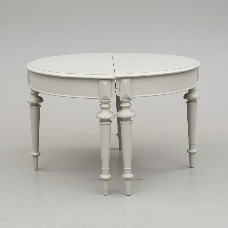 MÅNBORD, ett par. Omkring 1900.