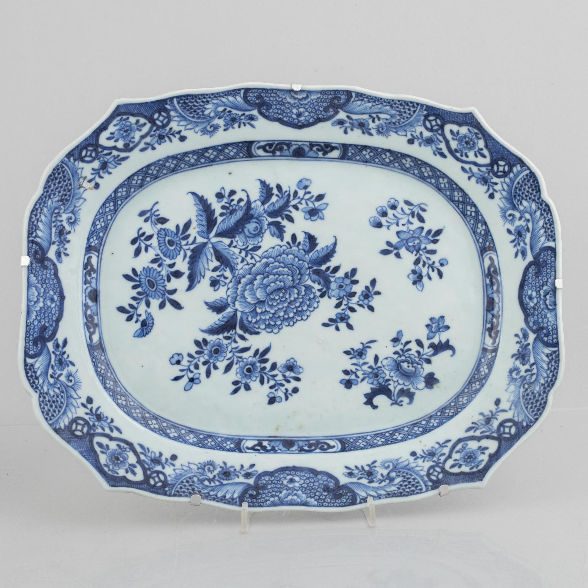 Uppläggningsfat ett par, kompaniporslin, Kina, Qingdynastin, Qianlong (1736-95).