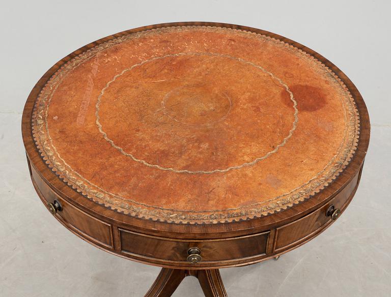 KARUSELLBORD, mahogny, engelsk stil, 1800-talets senare hälft.