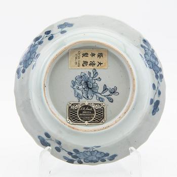 Bowl, porcelain, Ch'ien Lung (1736-95), China, 18th century.