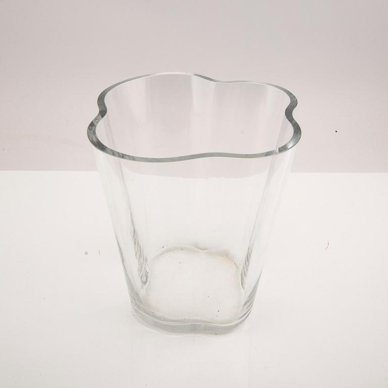 Alvar Aalto, vase model no. 3032, signed.