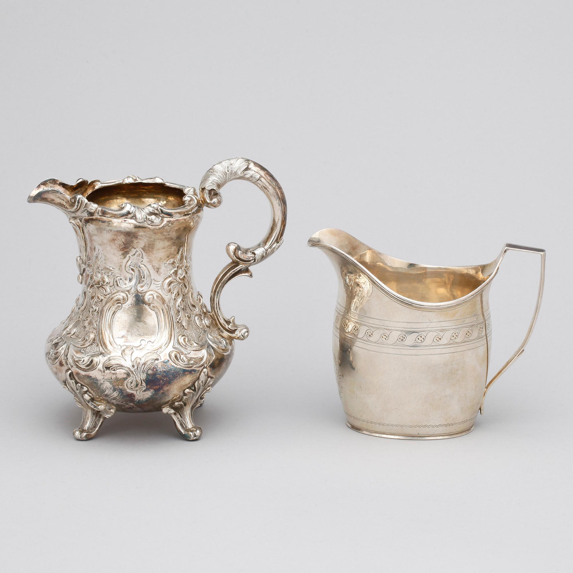 GRÄDDKANNOR, 2 st, silver, London, England, bland annat 1801. Total vikt ca 400 gram.