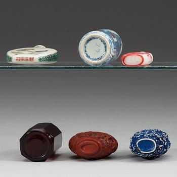 A set of six porcelain, red lacquer and glass snuff bottles, late Qing dynasty(1644-1912)/early Republic (1912-1949).