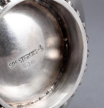 KAFFESERVIS, 3 delar, sterlingsilver, svenska importstämplar. 1900-talets första hälft. Total vikt ca 449 gram.