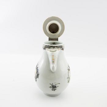 Jug with lid and cups 2 pcs China Yongzheng (1723-35) porcelain.