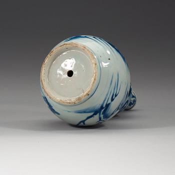 A blue and white Transitional kalebass vase, 17th century.