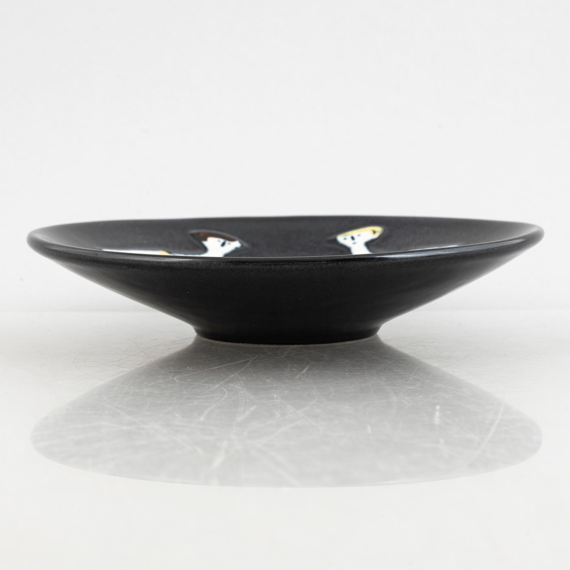 Lisa Larson, vaser, 4 st och fat, 2 st, stengods, ur serien "Varieté", Gustavsberg.