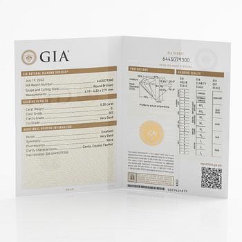 Örhängen med briljantslipade diamanter, medföljande GIA dossier.