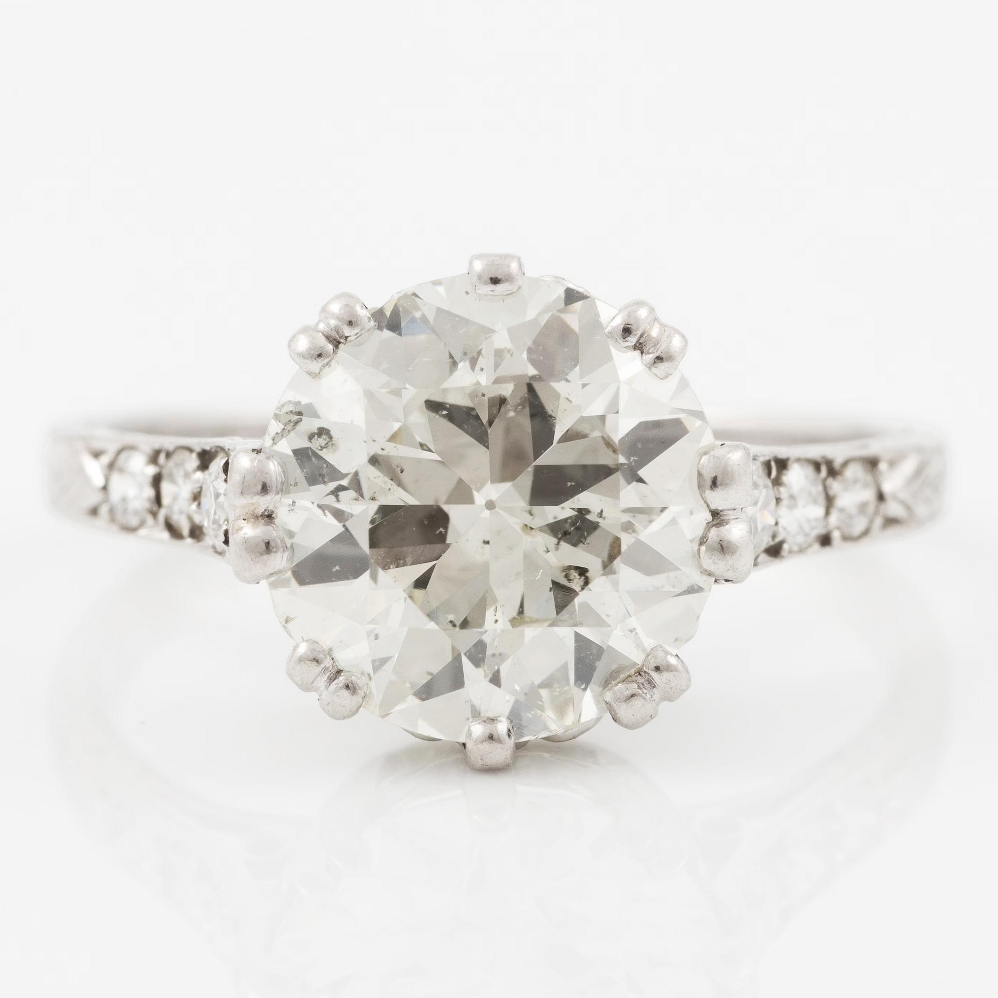 Ring, platinum with a brilliant-cut diamond approximately 3.50 ct. First half of the 20th century.