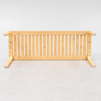 Alvar Aalto, bänk, modell 153A, Artek, Finland.